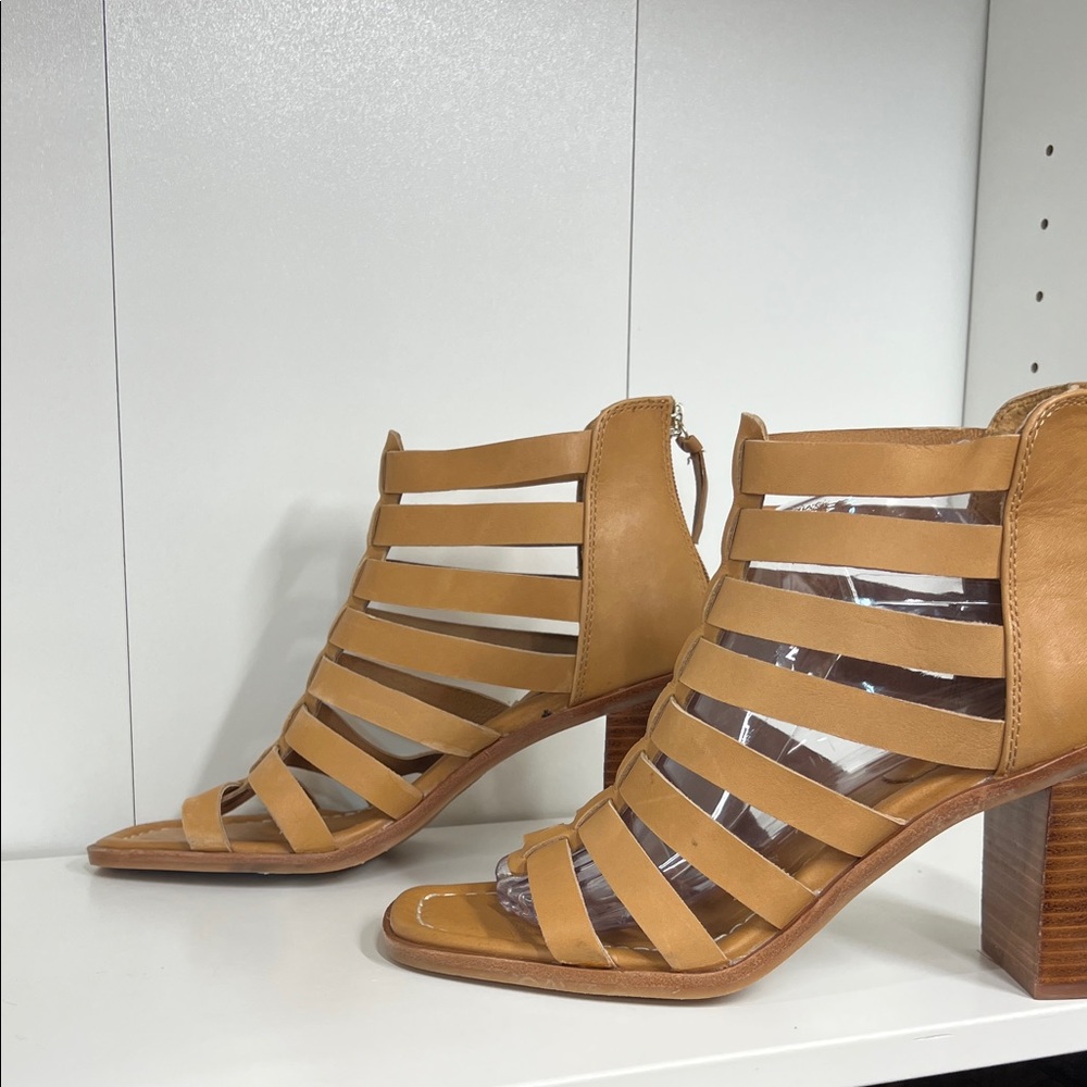🔥🔥 Sofft Tan Strappy Block Heel Sandals brand new size 8.5
